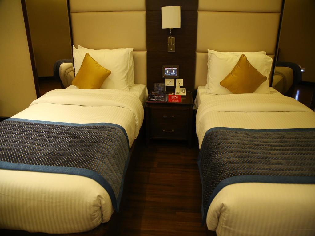 Oyo Premium Panchkula Sector 5 Hotell Rum bild