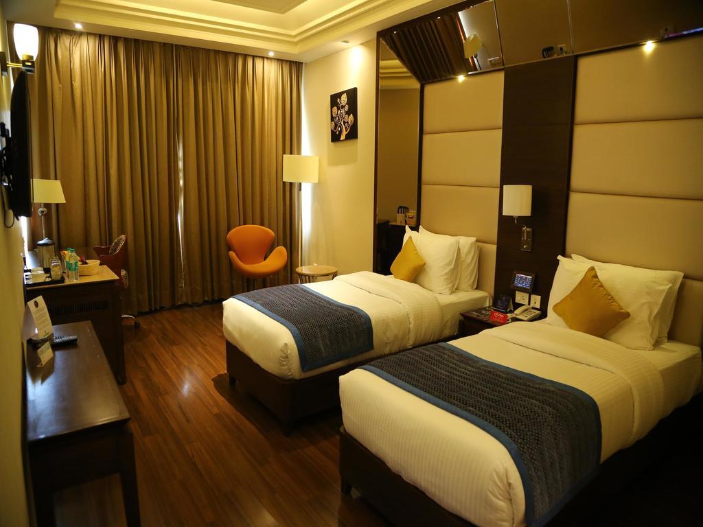 Oyo Premium Panchkula Sector 5 Hotell Rum bild