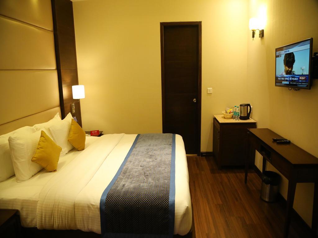 Oyo Premium Panchkula Sector 5 Hotell Rum bild