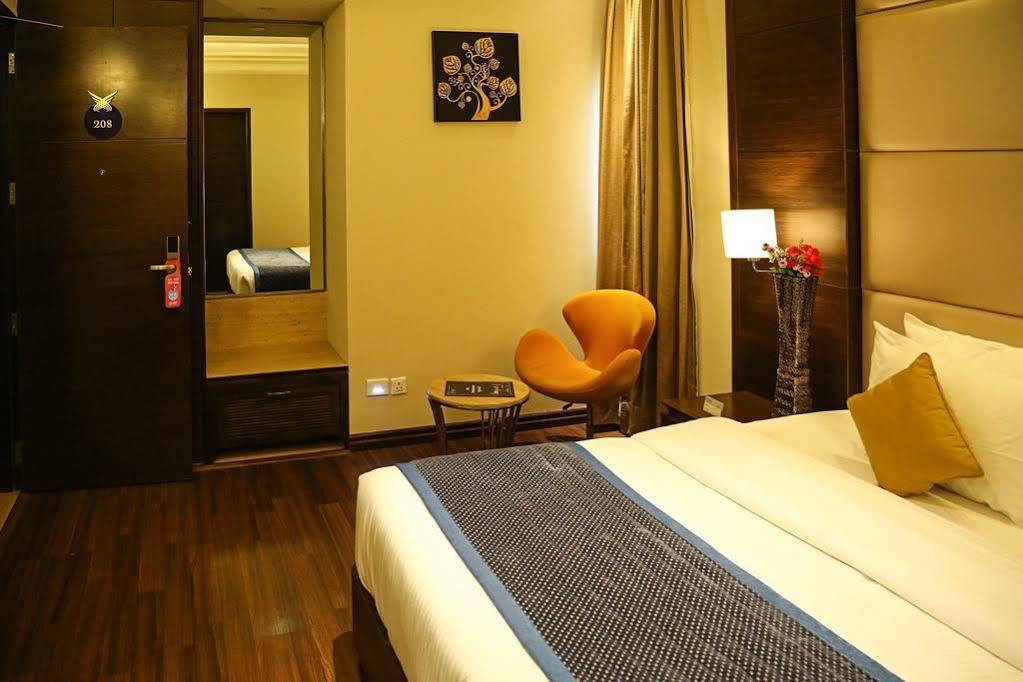 Oyo Premium Panchkula Sector 5 Hotell Exteriör bild