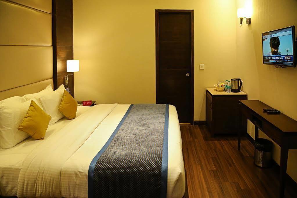 Oyo Premium Panchkula Sector 5 Hotell Exteriör bild